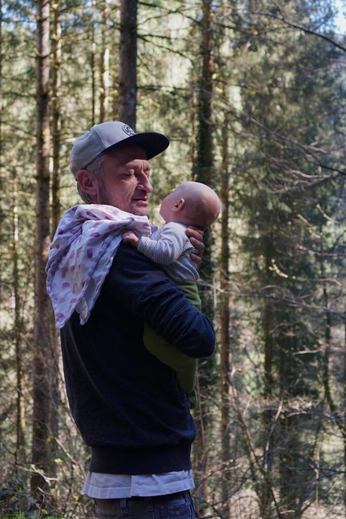 Eric mit Baby auf dem Horberlehof